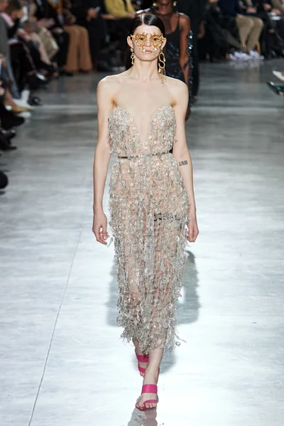 Look 18